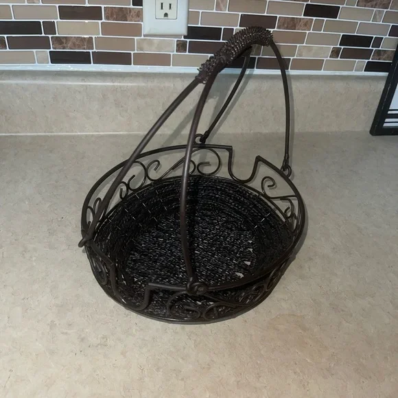 Wrought Iron Basket with Handle - Picture 6 of 6
